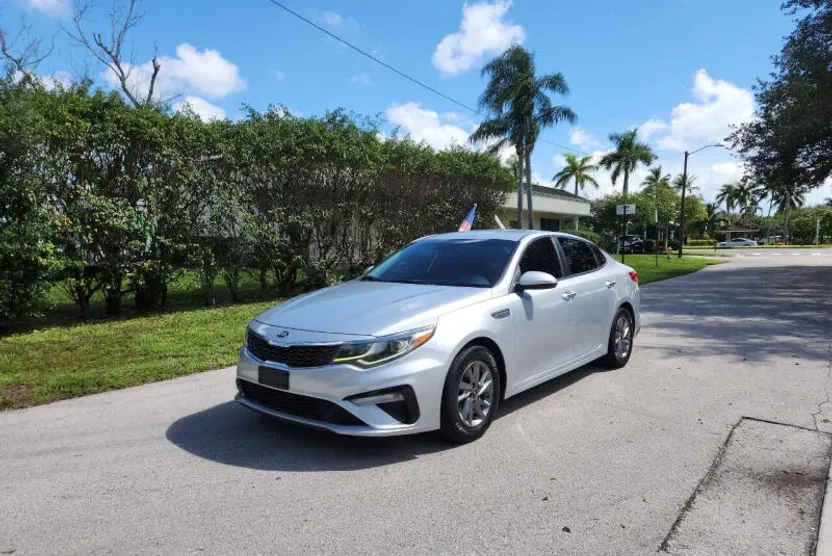 2019 Kia Optima LX photo 1
