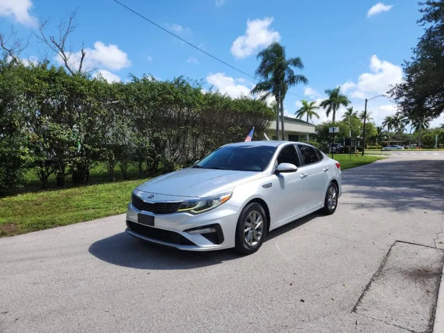 2019 Kia Optima LX photo 1