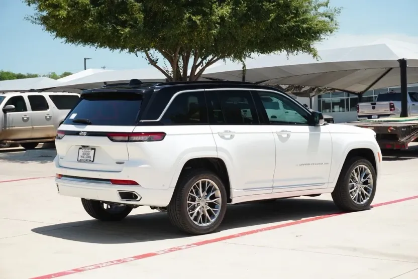 2025 Jeep Grand Cherokee Summit photo 1