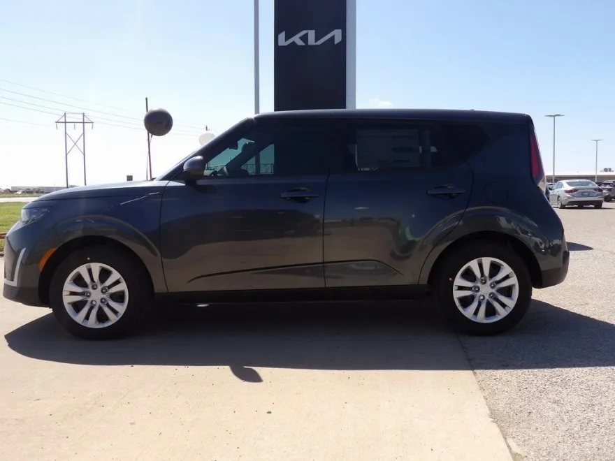 2025 Kia Soul LX photo 1