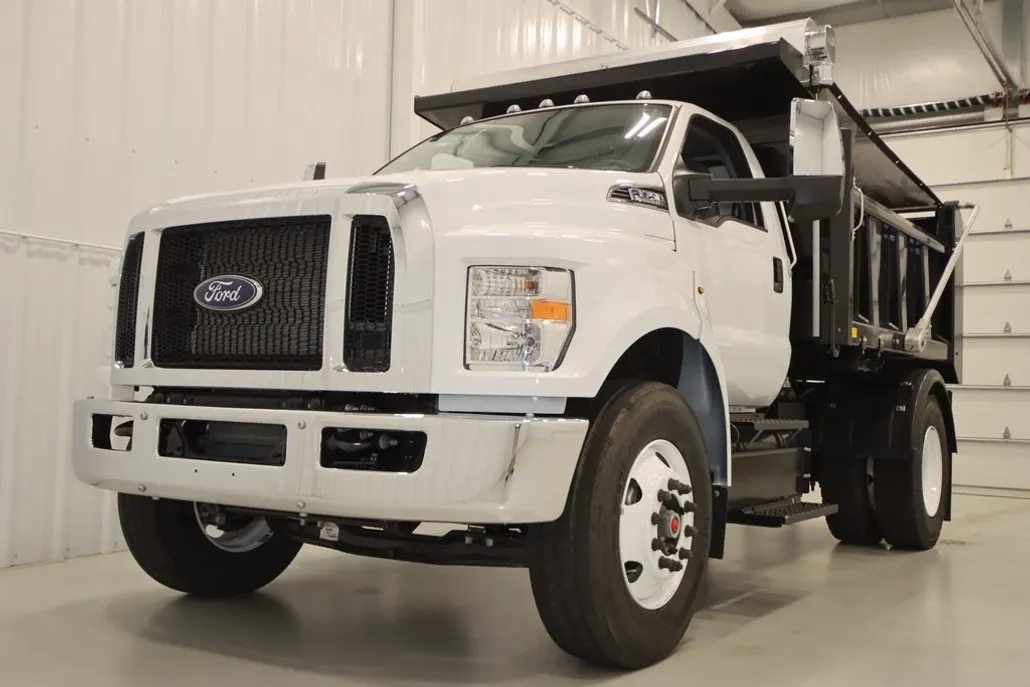2025 Ford F-750 SuperCab photo 1