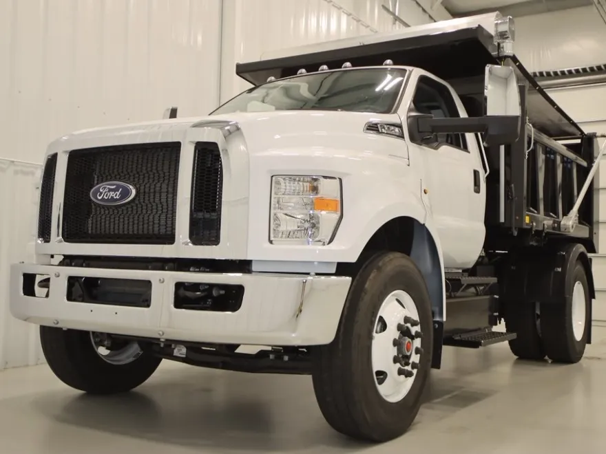 2025 Ford F-750 SuperCab photo 1