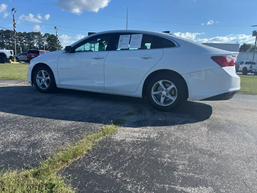 2017 Chevrolet Malibu LS photo 1
