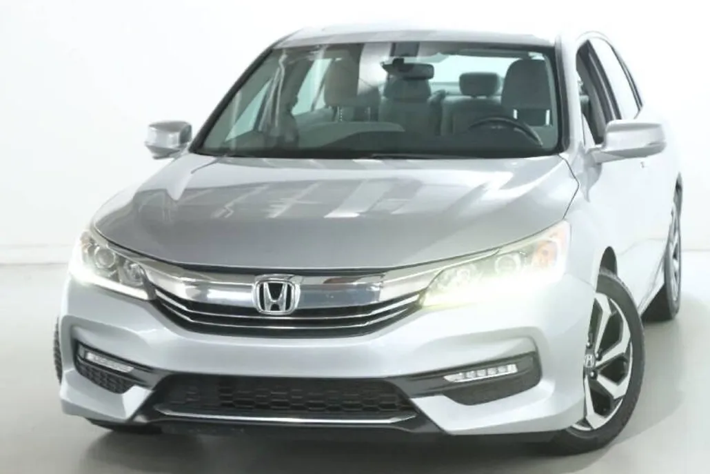 2016 Honda Accord EX photo 1