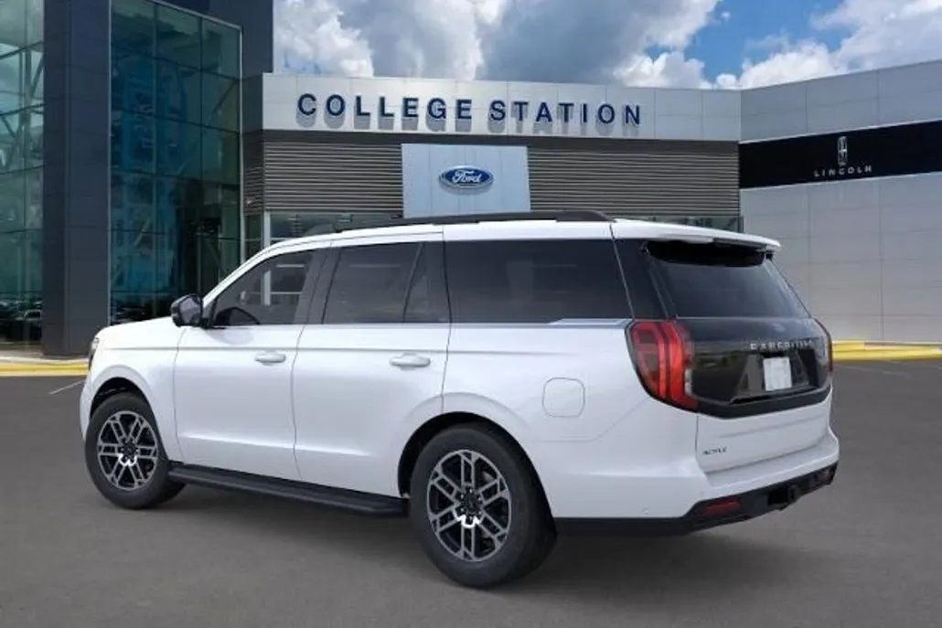 2025 Ford Expedition photo 1