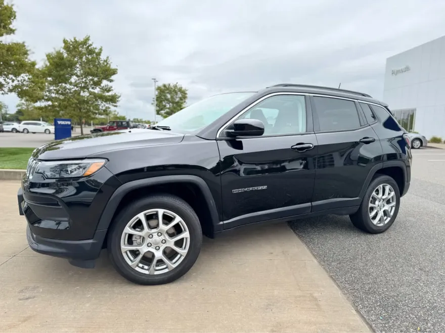 2022 Jeep Compass Latitude Lux photo 1