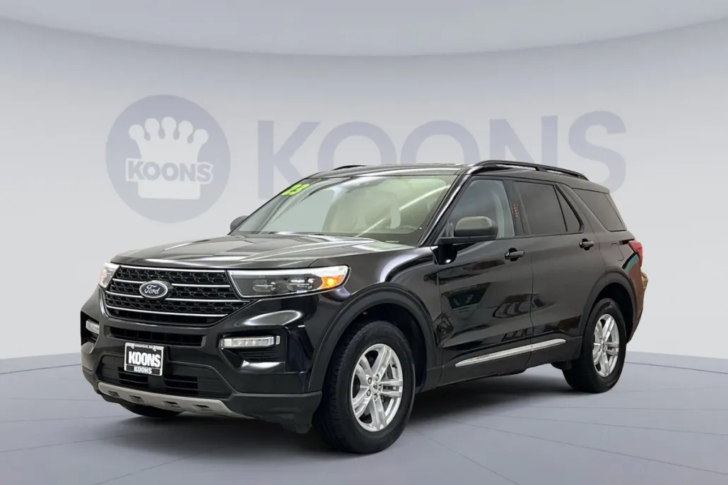 2023 Ford Explorer XLT photo 1