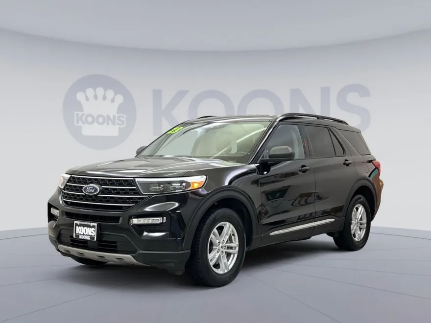 2023 Ford Explorer XLT photo 1