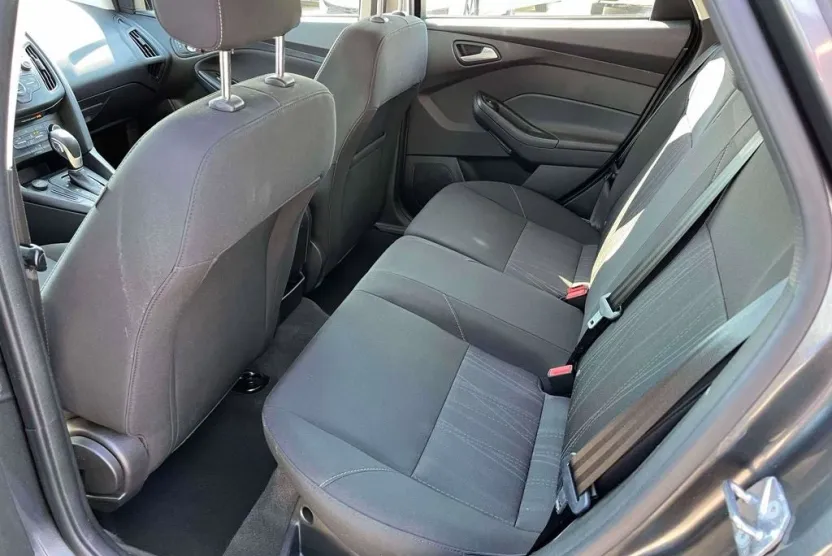2018 Ford Focus SE photo 1
