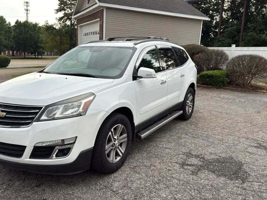 2016 Chevrolet Traverse 1LT photo 1