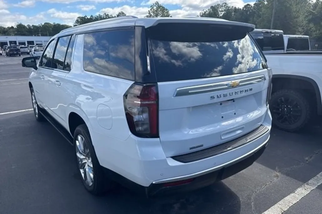2024 Chevrolet Suburban High Country photo 1