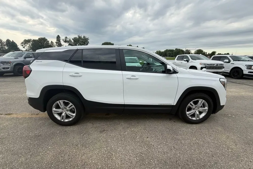 2024 Gmc Terrain SLE photo 1