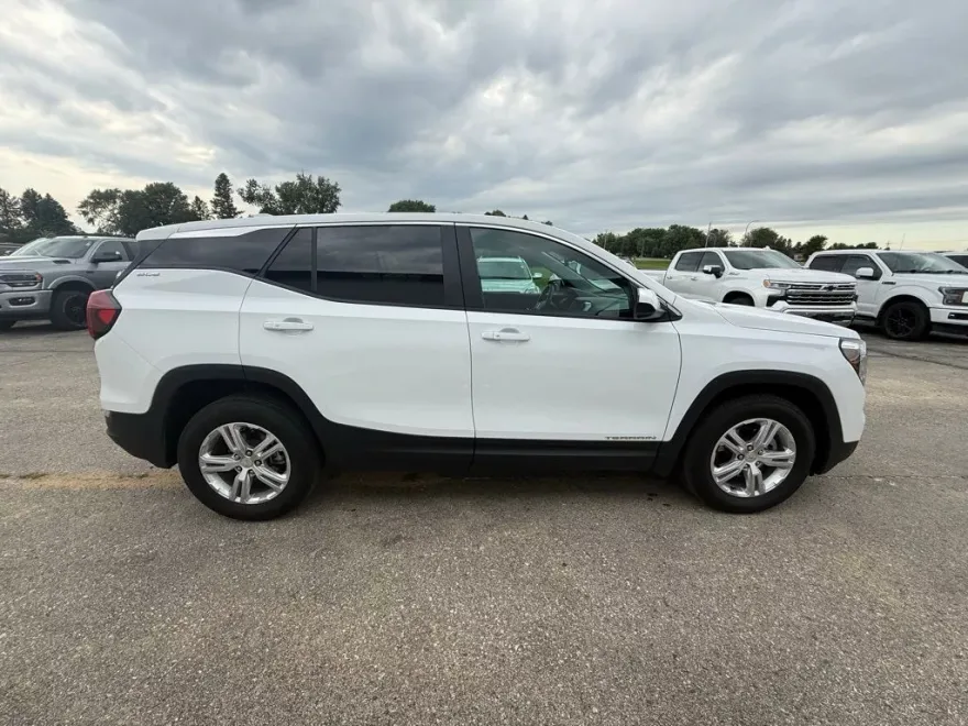 2024 Gmc Terrain SLE photo 1