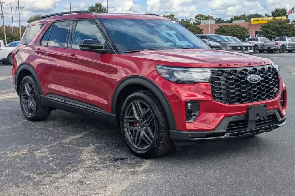 2025 Ford Explorer ST photo 1