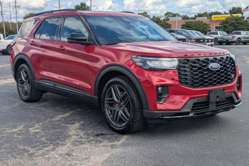 2025 Ford Explorer ST photo 1