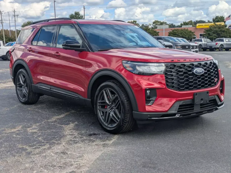 2025 Ford Explorer ST photo 1