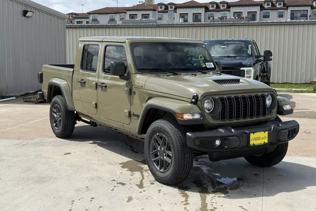 2025 Jeep Gladiator Sport S photo 1