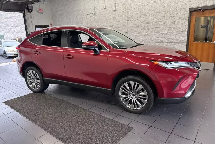 2022 Toyota Venza Limited photo 1