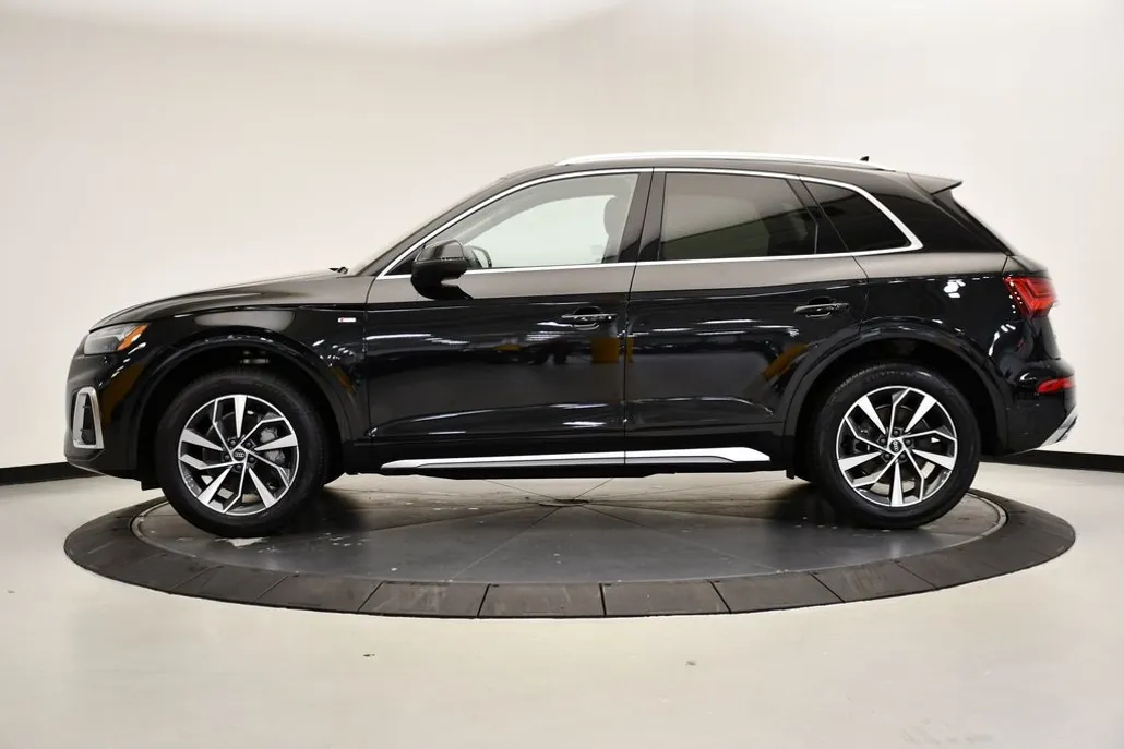 2023 Audi Q5 45 S line Premium Plus photo 1