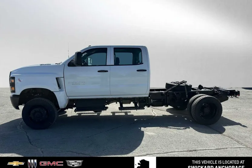 2024 Chevrolet Silverado 5500HD Work Truck photo 1