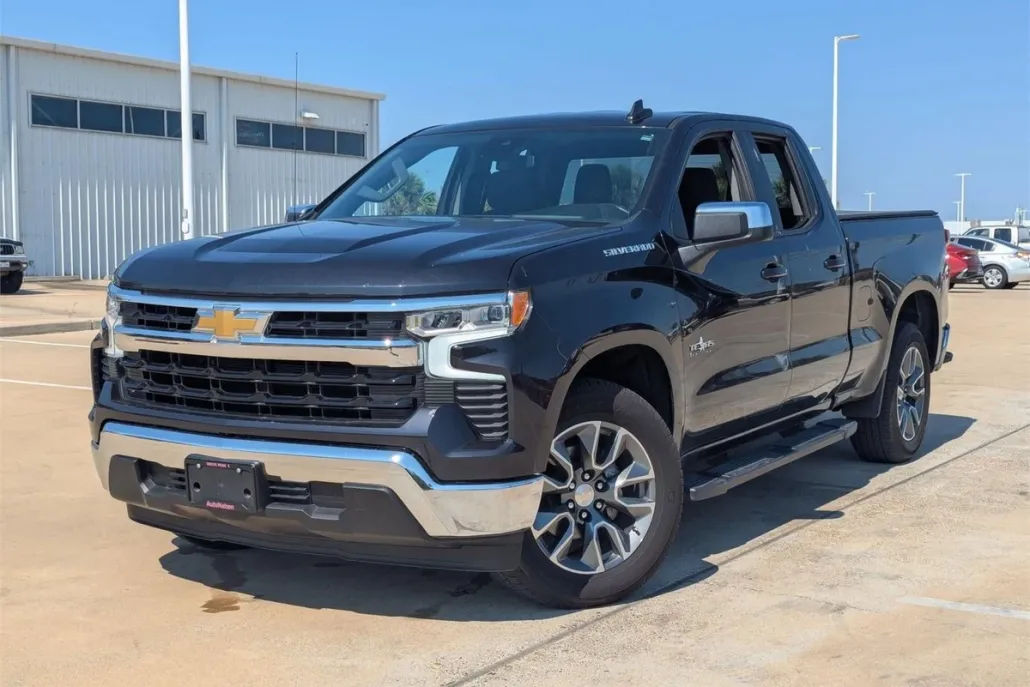 2024 Chevrolet Silverado 1500 LT photo 1