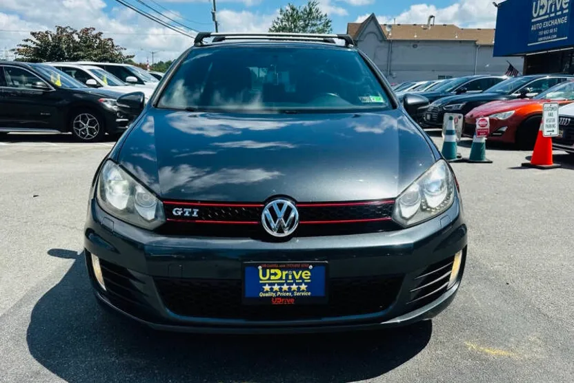 2012 Volkswagen Golf GTI Base photo 1