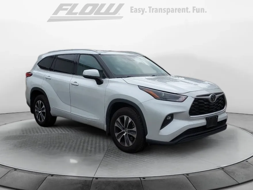 2022 Toyota Highlander XLE photo 1