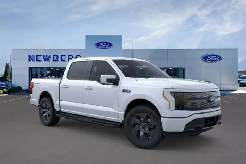2025 Ford F-150 Lightning Lariat photo 1