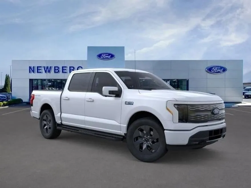 2025 Ford F-150 Lightning Lariat photo 1