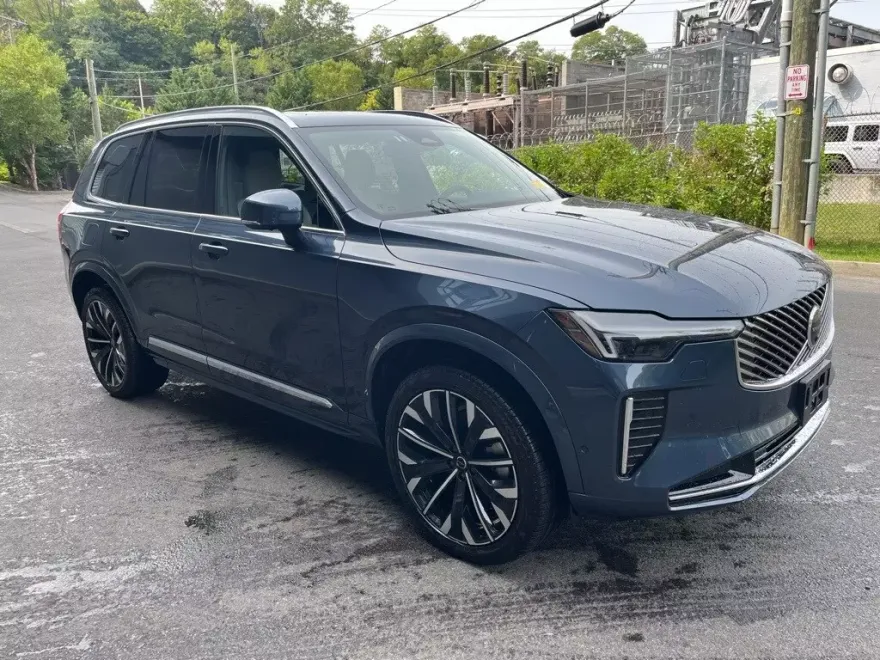 2025 Volvo XC90 Plus photo 1