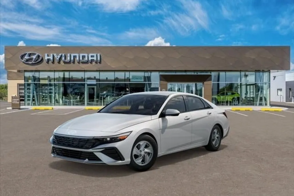 2025 Hyundai Elantra SE photo 1