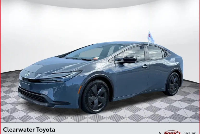 2024 Toyota Prius LE photo 1