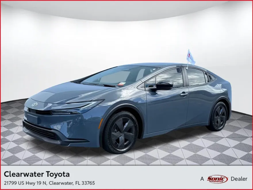 2024 Toyota Prius LE photo 1