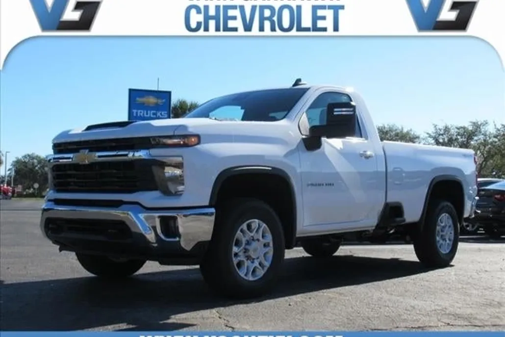 2025 Chevrolet Silverado LT photo 1