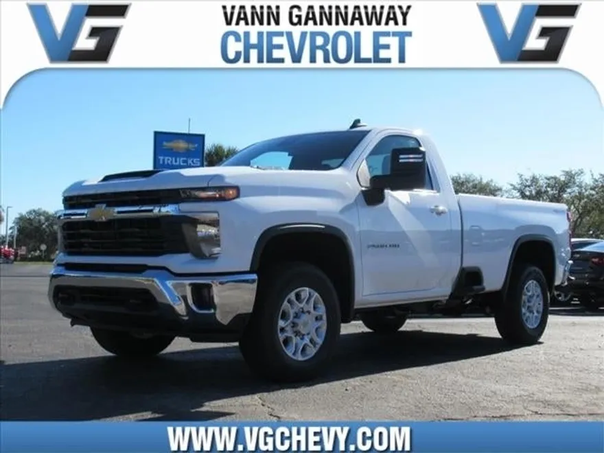 2025 Chevrolet Silverado LT photo 1