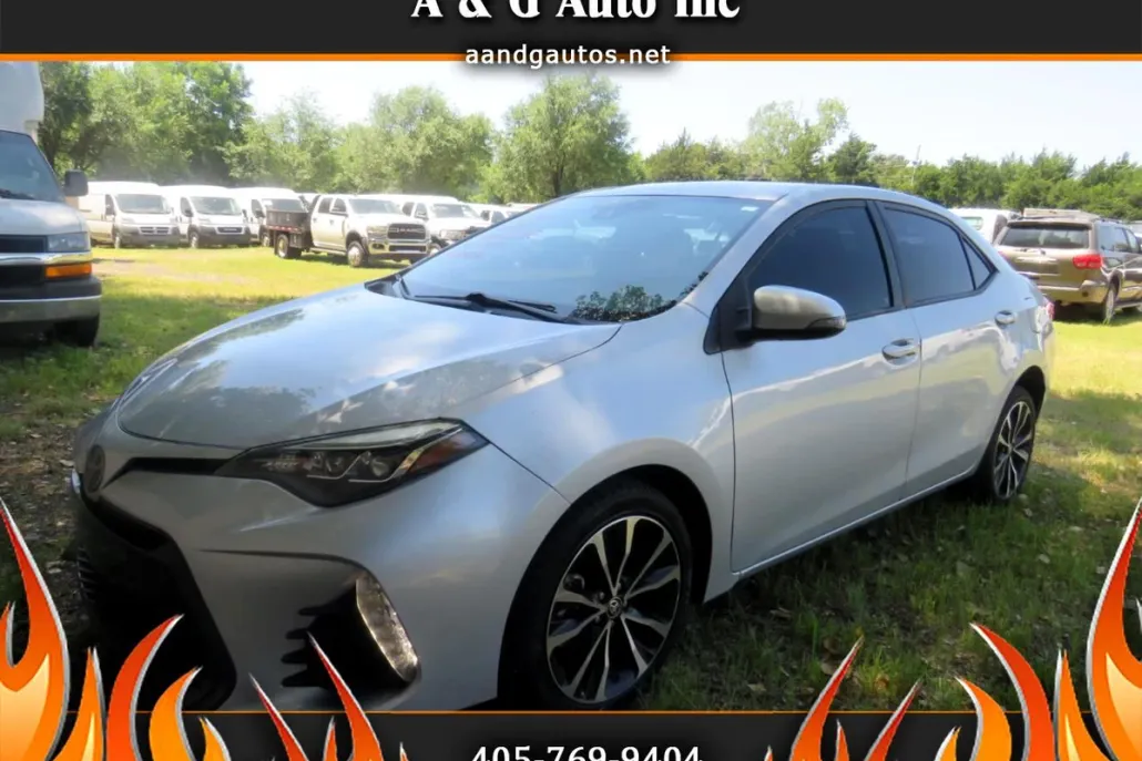 2017 Toyota Corolla LE photo 1