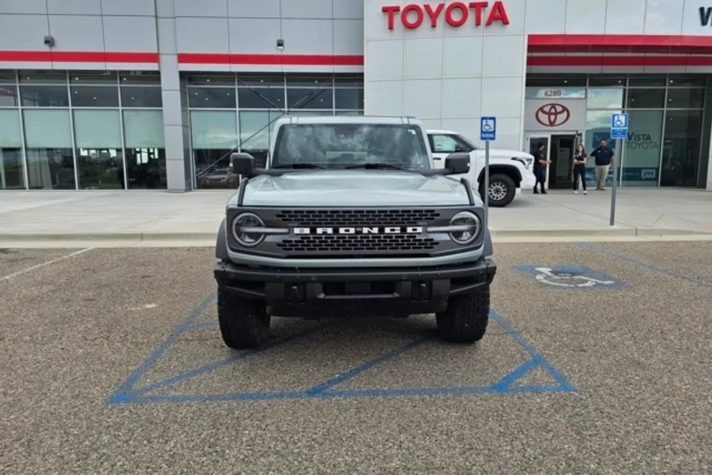 2022 Ford Bronco Badlands photo 1