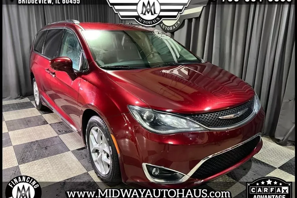 2017 Chrysler Pacifica Touring Plus photo 1