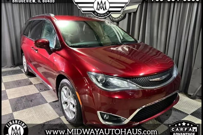 2017 Chrysler Pacifica Touring Plus photo 1