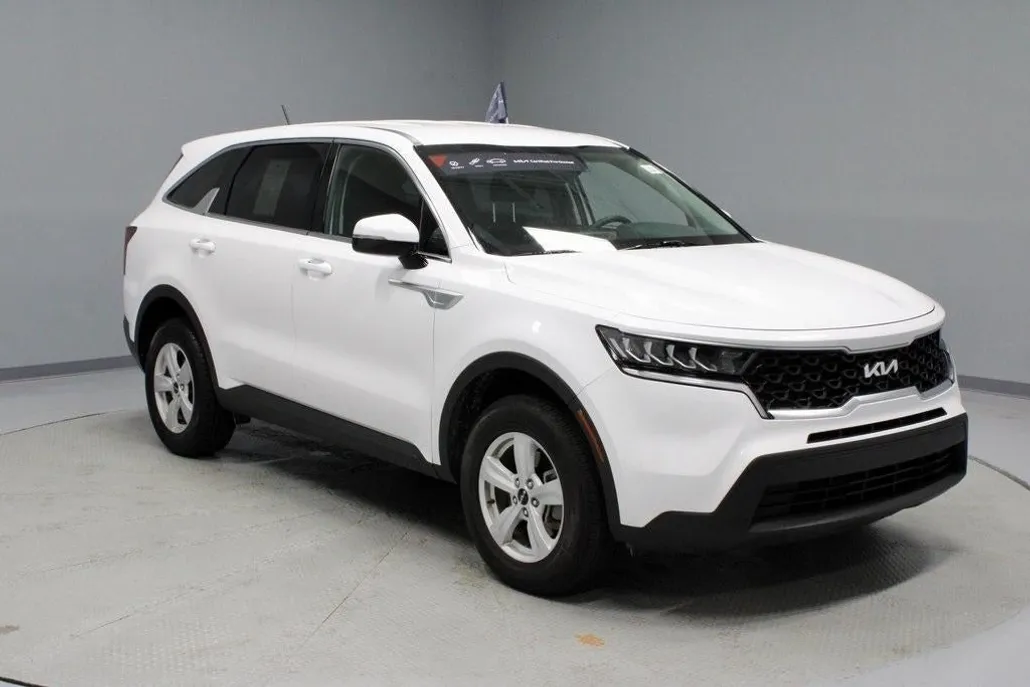 2022 Kia Sorento LX photo 1
