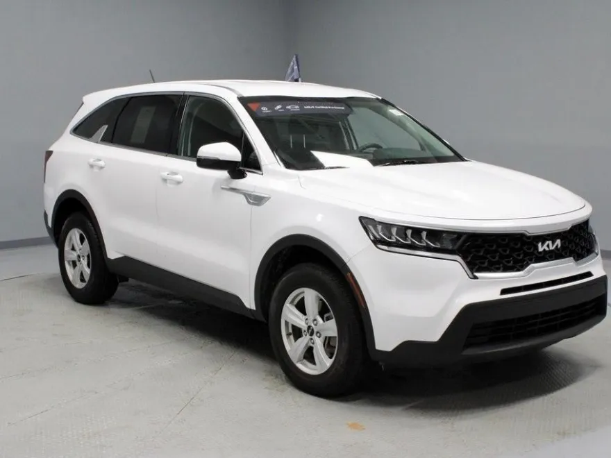 2022 Kia Sorento LX photo 1