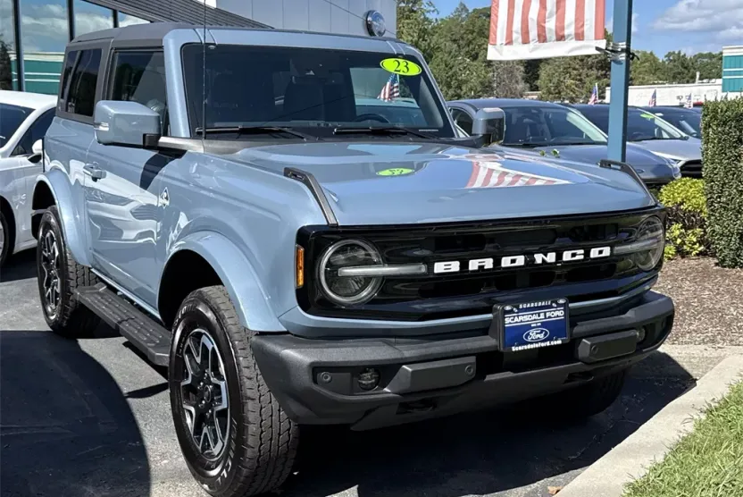 2023 Ford Bronco Outer Banks photo 1
