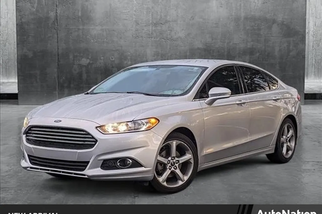 2016 Ford Fusion SE photo 1