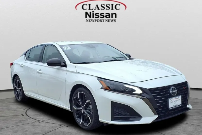 2023 Nissan Altima 2.5 SR photo 1