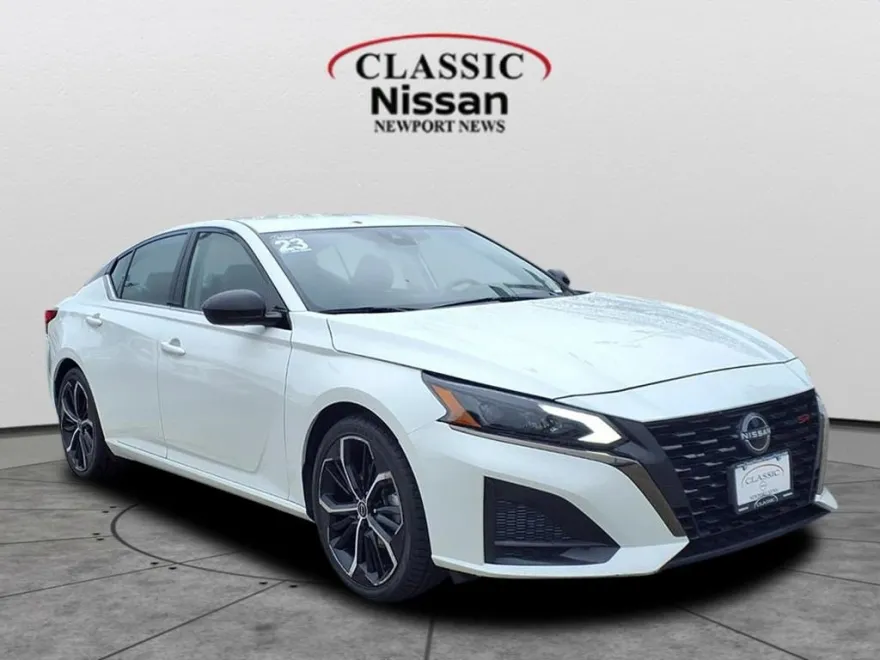 2023 Nissan Altima 2.5 SR photo 1