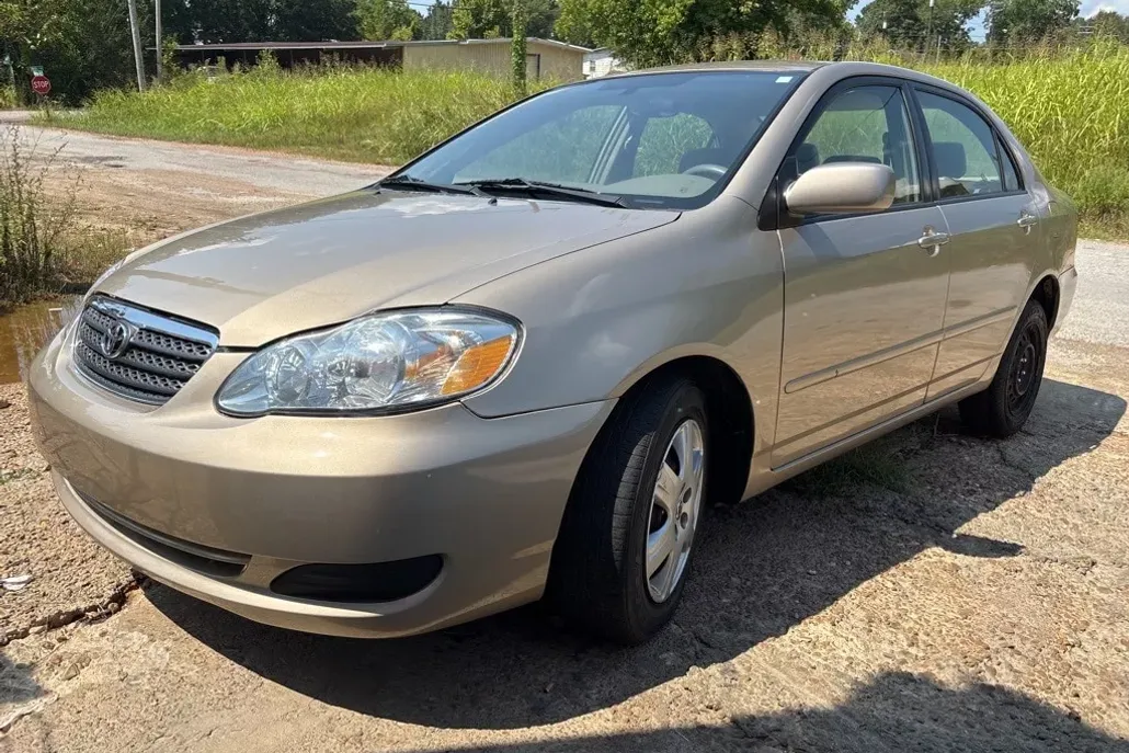 2006 Toyota Corolla LE photo 1