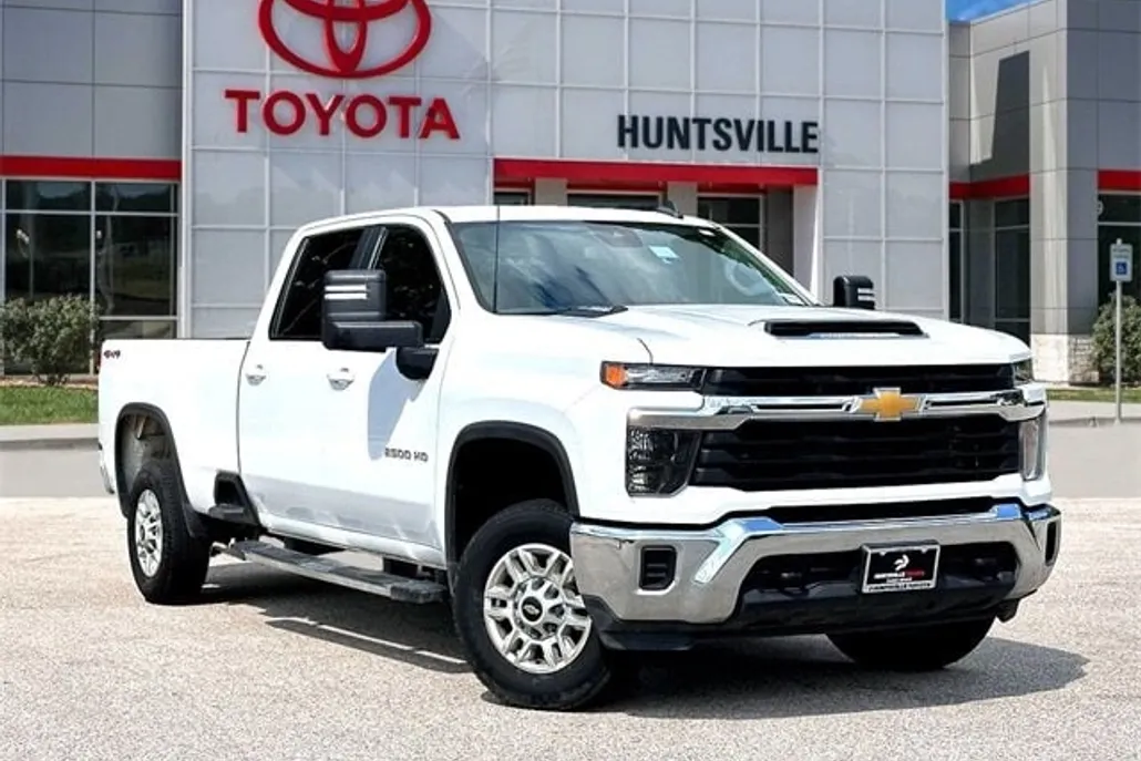 2024 Chevrolet Silverado 2500HD LT photo 1