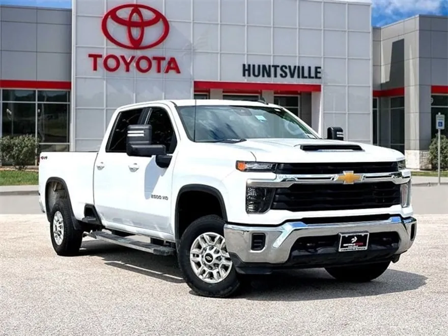2024 Chevrolet Silverado 2500HD LT photo 1