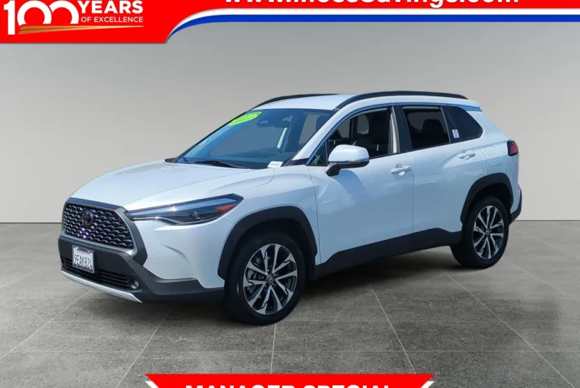 2023 Toyota Corolla Cross XLE photo 1