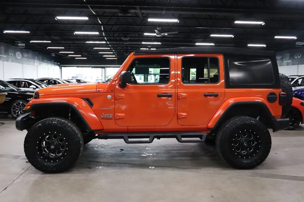 2019 Jeep Wrangler Unlimited Sahara photo 1